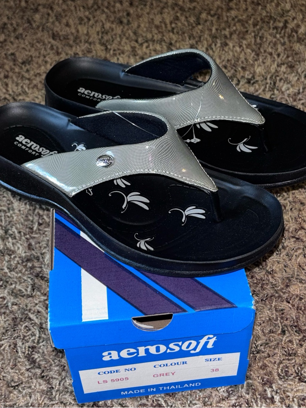 Aerosoft Tempeve Grey Women's Thong Flip Flop Sandals Size 7 (EU 38)